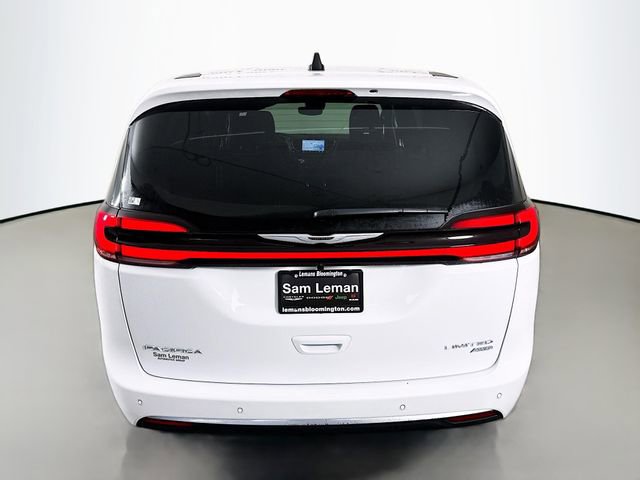 New 2026 Chrysler Pacifica Limited w/ Uconnect Theater Family Group image 6