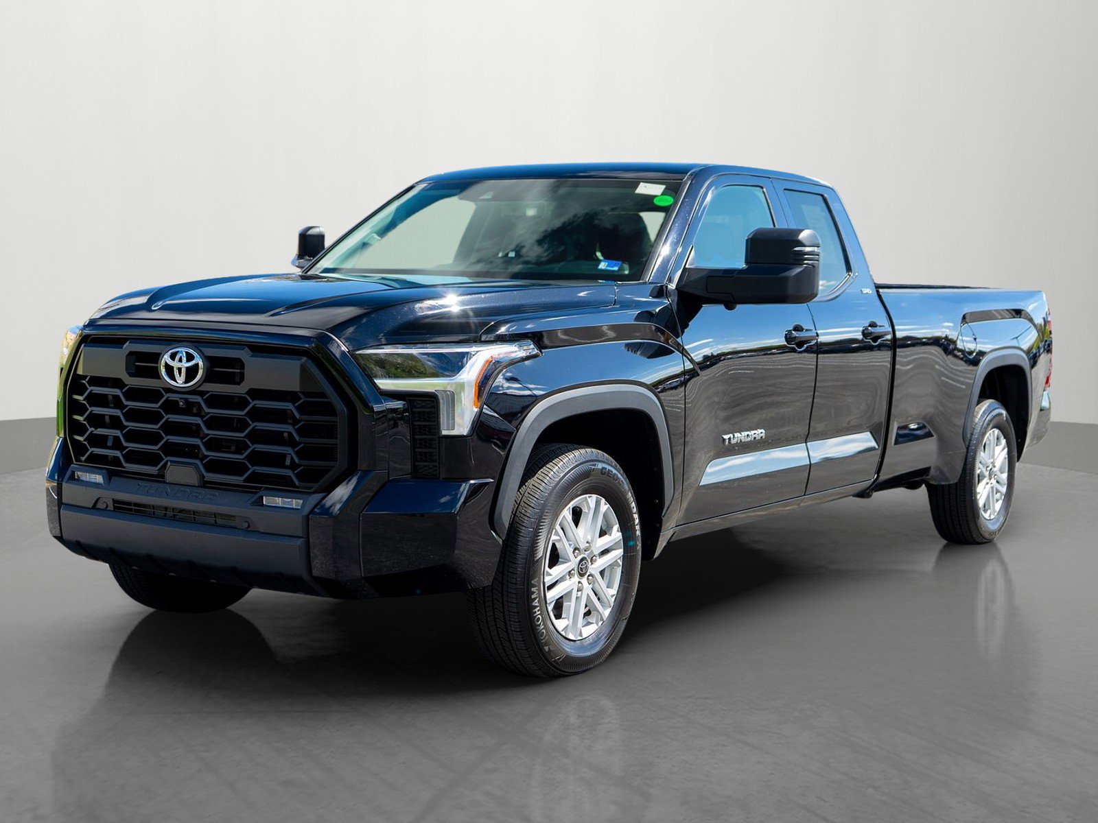 Used 2023 Toyota Tundra SR5 w/ SR5 Premium Package AWD/4WD image 3