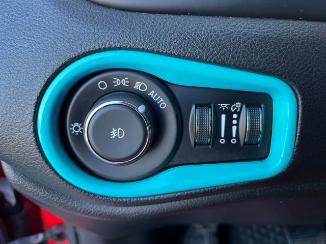 Used 2020 Jeep Renegade Latitude w/ Cold Weather Group FWD image 14