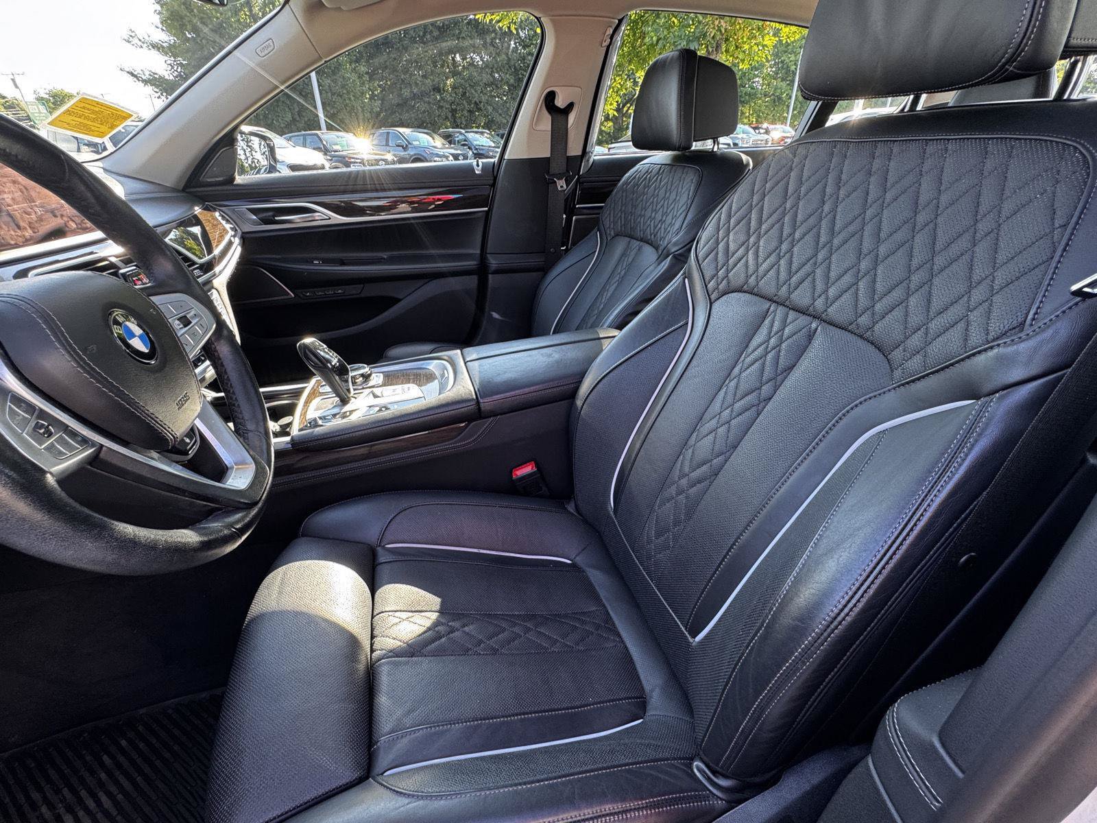 Used 2022 BMW 750i xDrive w/ Executive Package AWD/4WD image 16