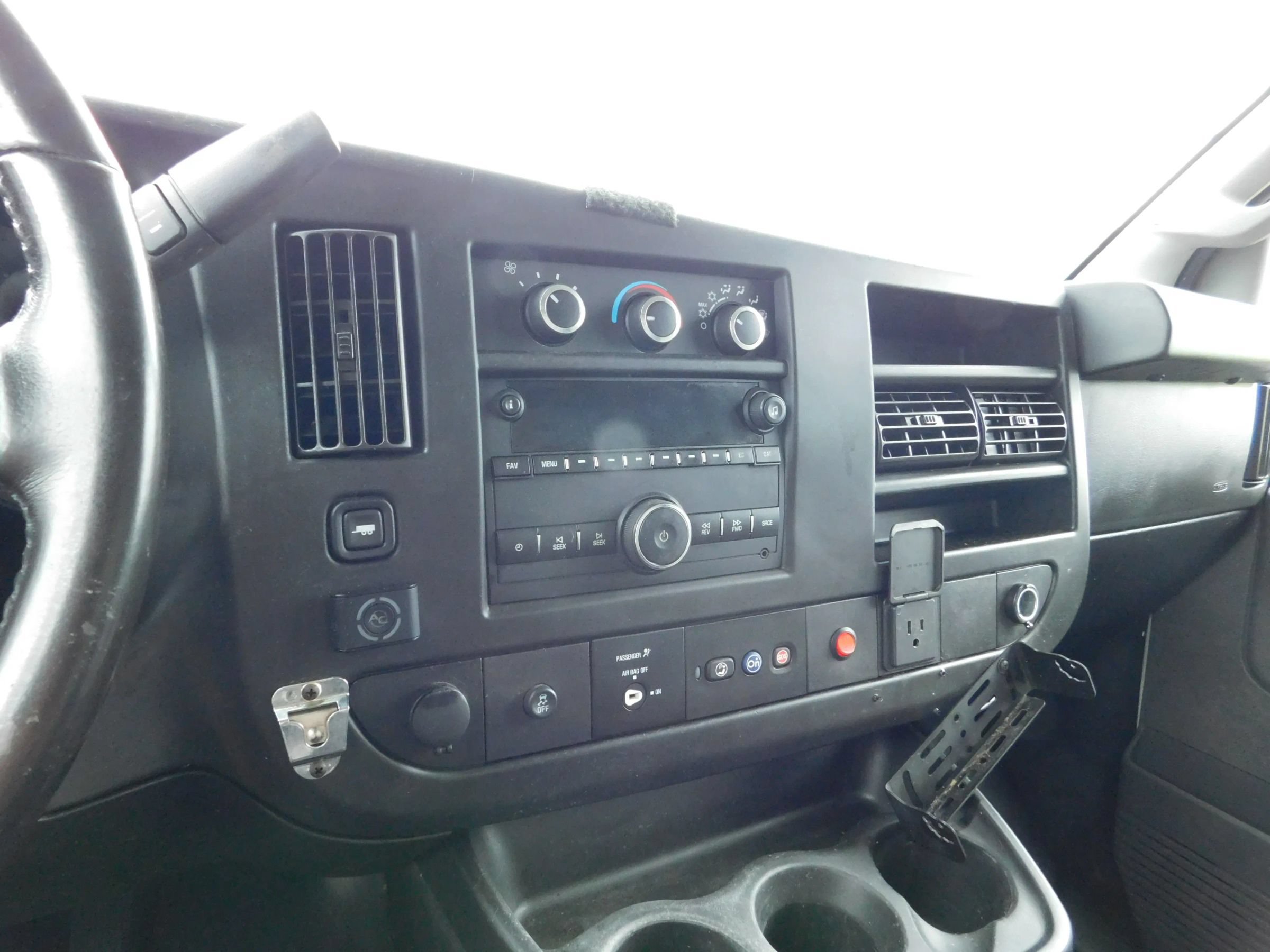 Used 2020 Chevrolet Express 2500 w/ Driver Convenience Package RWD image 19