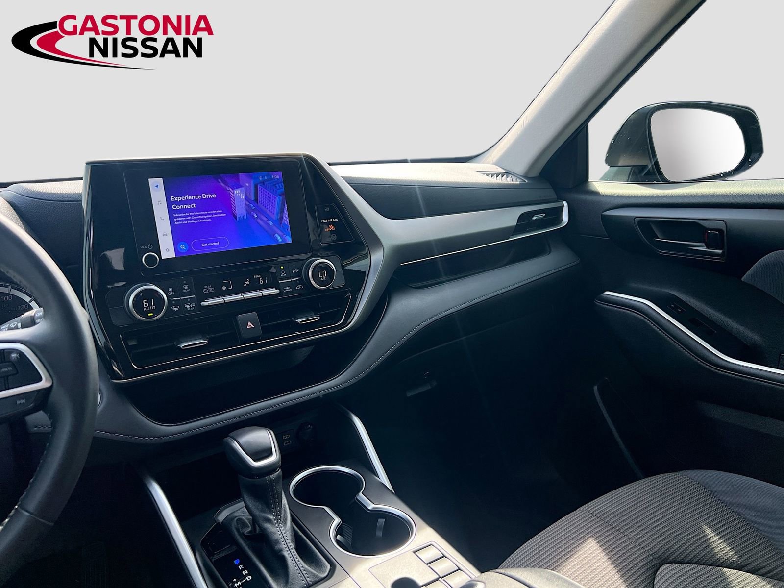 Used 2024 Toyota Highlander LE image 31