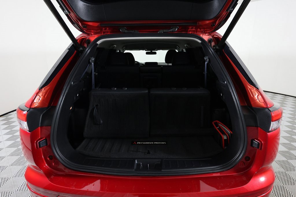 Used 2022 Mitsubishi Outlander SE image 7