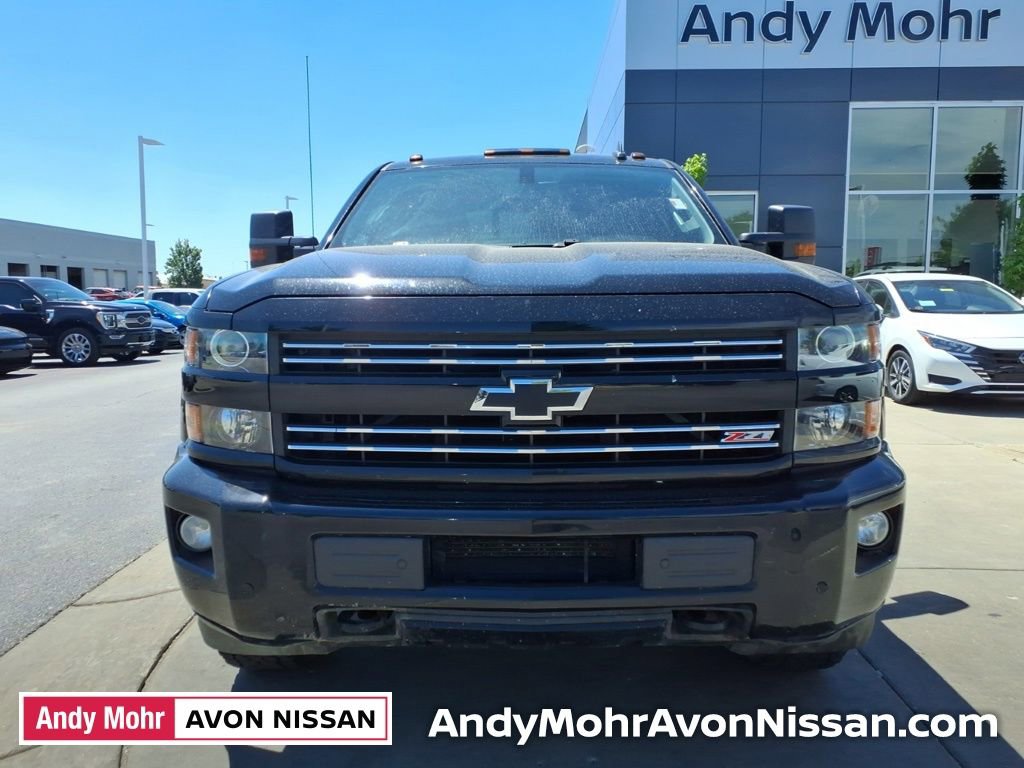 Used 2019 Chevrolet Silverado 2500 LT w/ Midnight Edition AWD/4WD image 3