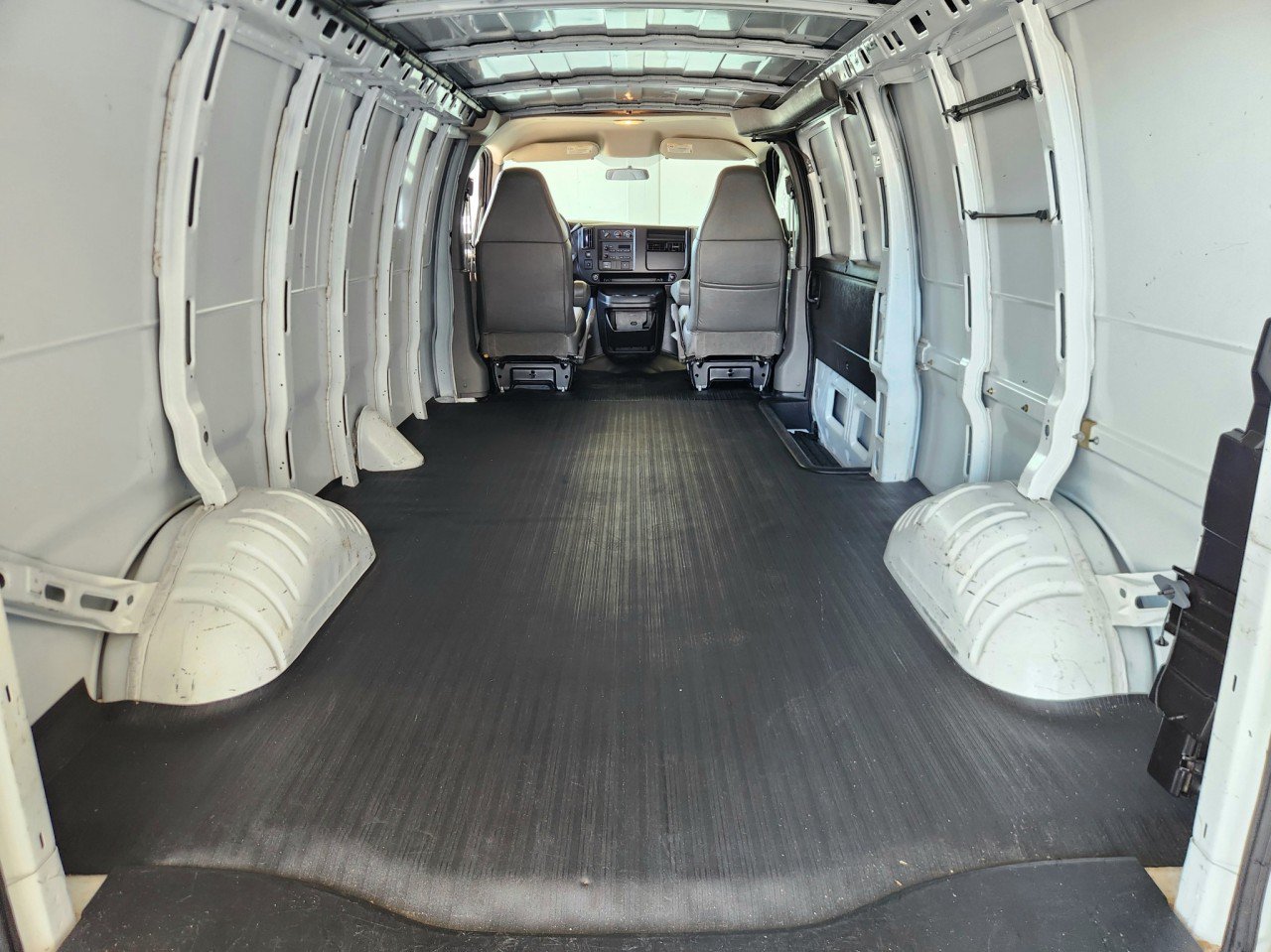 Used 2005 Chevrolet Express 2500 Extended RWD image 6