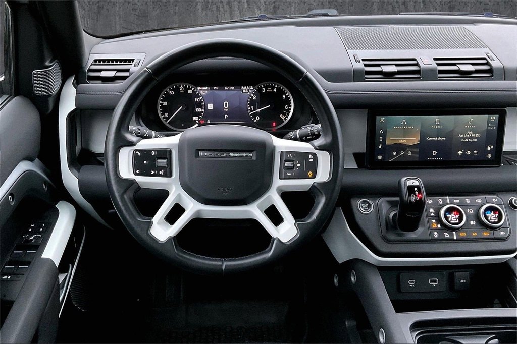 Used 2023 Land Rover Defender 110 X-Dynamic SE image 8