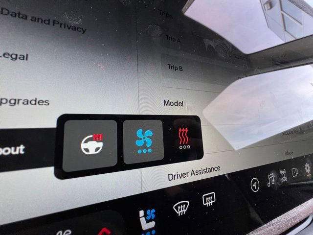 Used 2024 Rivian R1S Adventure image 25