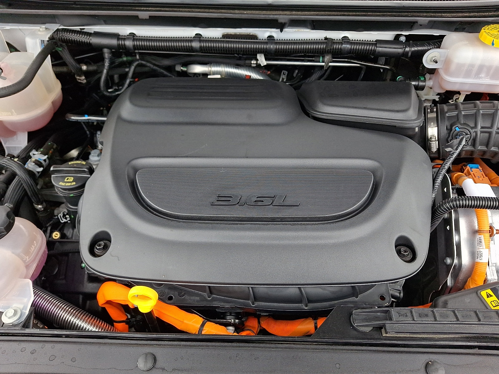 Used 2025 Chrysler Pacifica Premium image 29