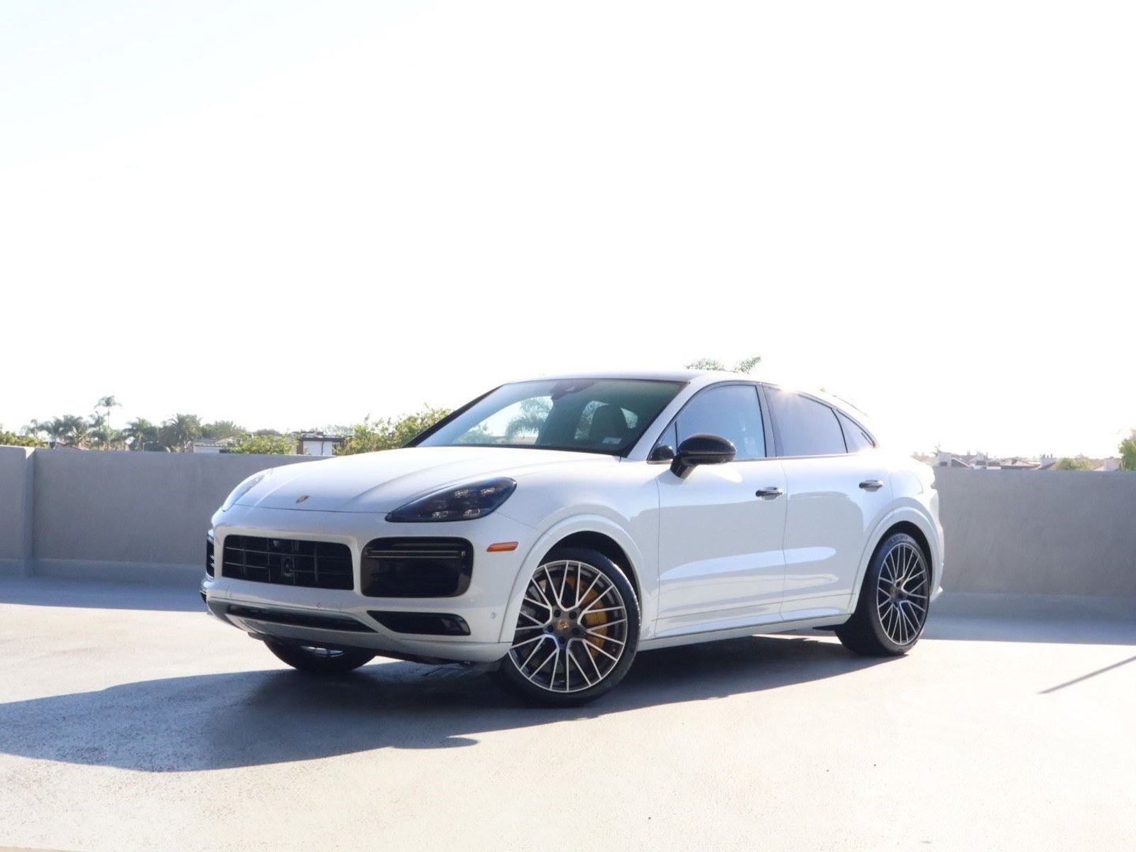 Certified 2022 Porsche Cayenne Turbo AWD/4WD image 1