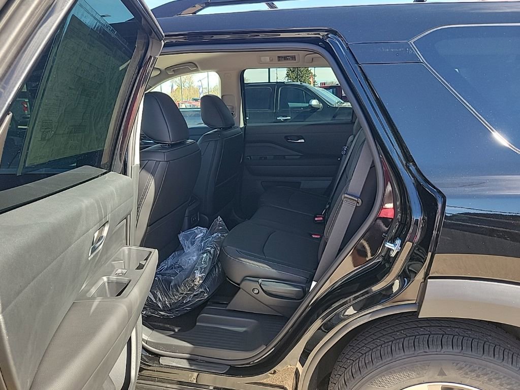 New 2026 Nissan Pathfinder SL FWD image 12