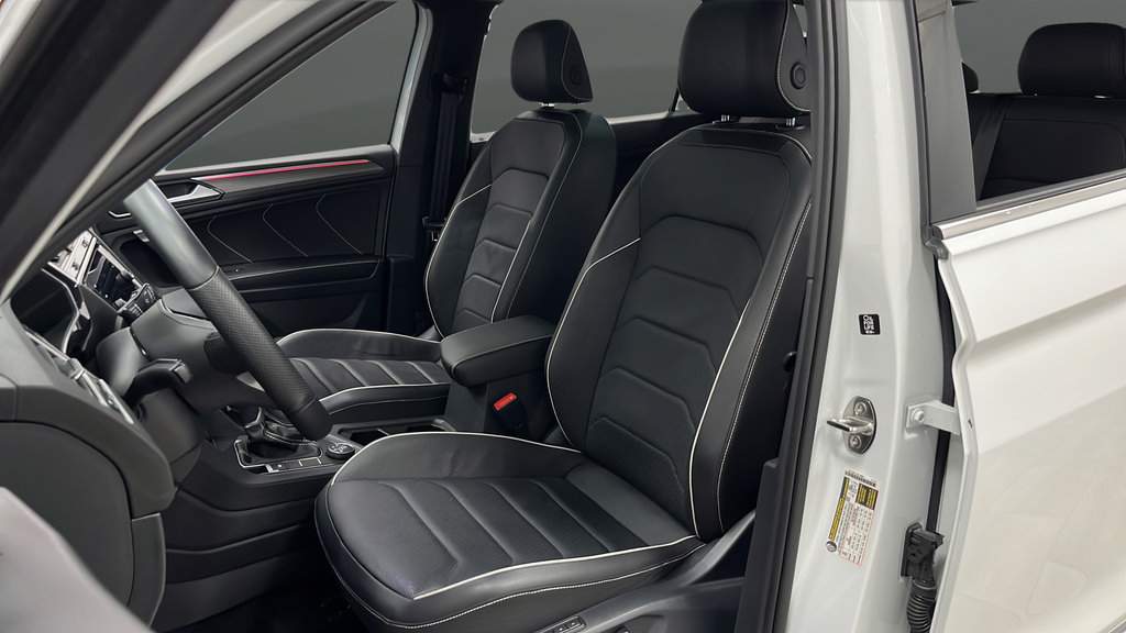 Used 2024 Volkswagen Tiguan SEL R-Line AWD/4WD image 9