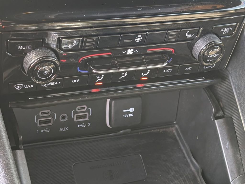 Used 2024 Jeep Grand Cherokee L Altitude image 34