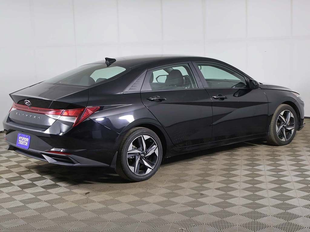 Certified 2023 Hyundai Elantra SEL w/ Convenience Package FWD image 9