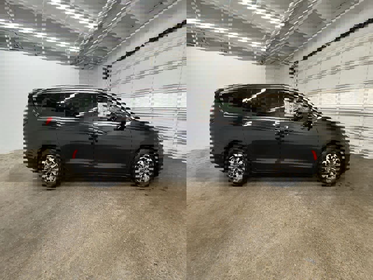 Used 2024 Chrysler Pacifica Select image 7