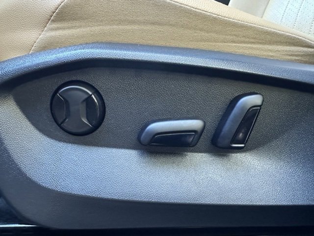 Used 2022 Volkswagen Tiguan SE w/ Panoramic Sunroof Package image 18