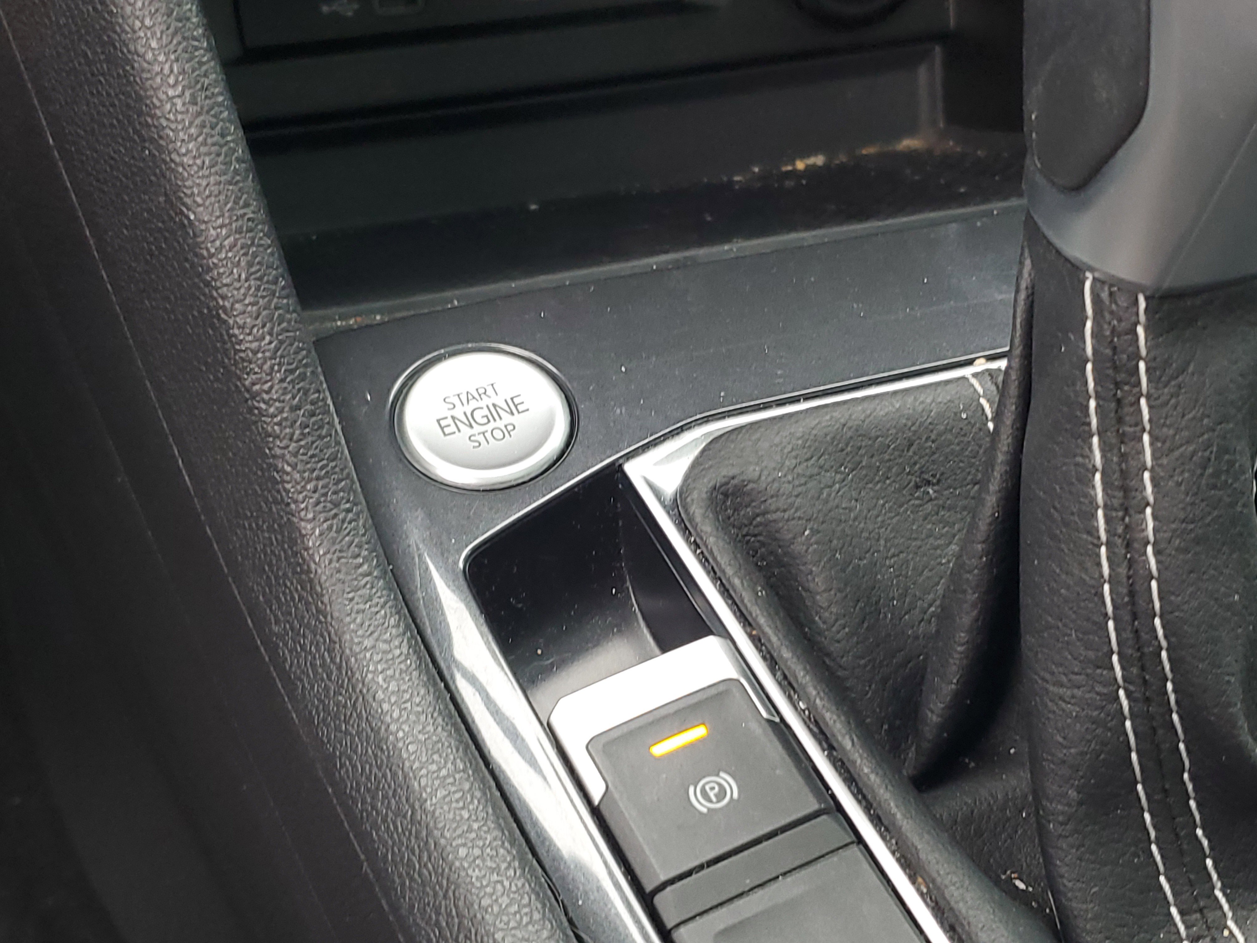 Used 2024 Volkswagen Tiguan SE R-Line image 21