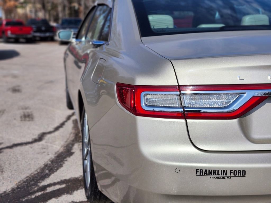 Used 2017 Lincoln Continental Select w/ Climate Package image 9