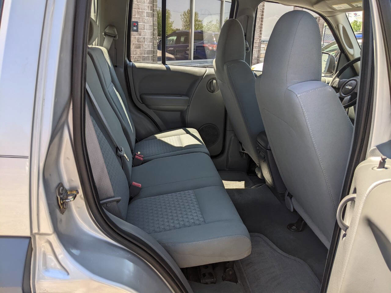 Used 2006 Jeep Liberty Sport AWD/4WD image 15