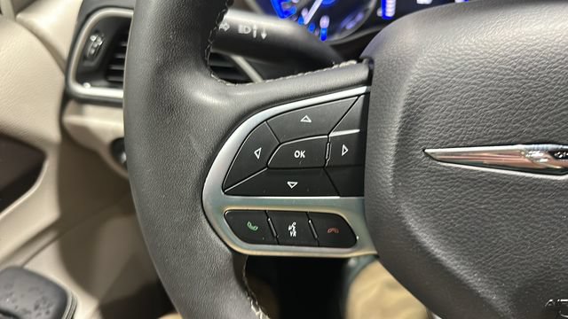 Used 2023 Chrysler Voyager LX FWD image 9