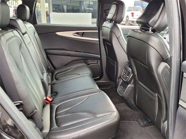 Used 2020 Lincoln Nautilus FWD image 14