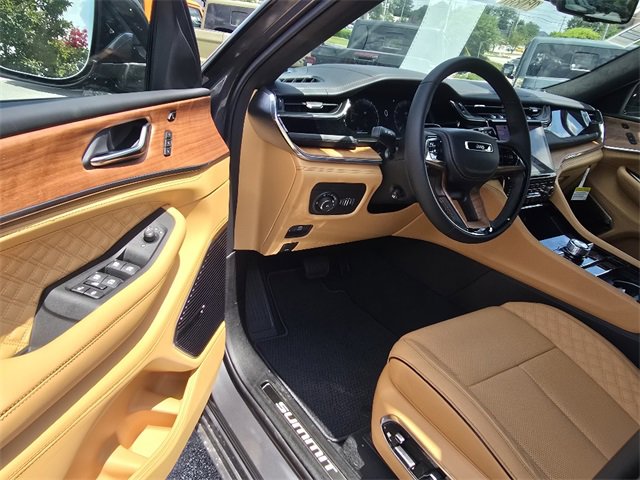 New 2025 Jeep Grand Cherokee L Summit image 4