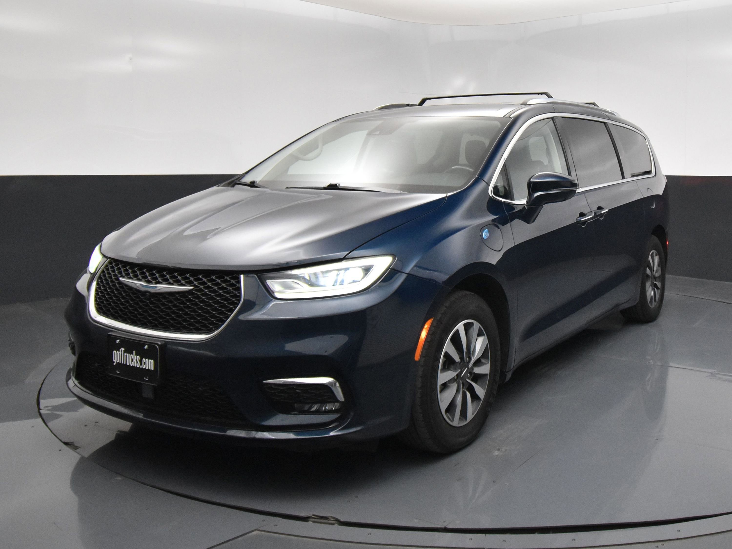 Used 2021 Chrysler Pacifica Touring-L image 2