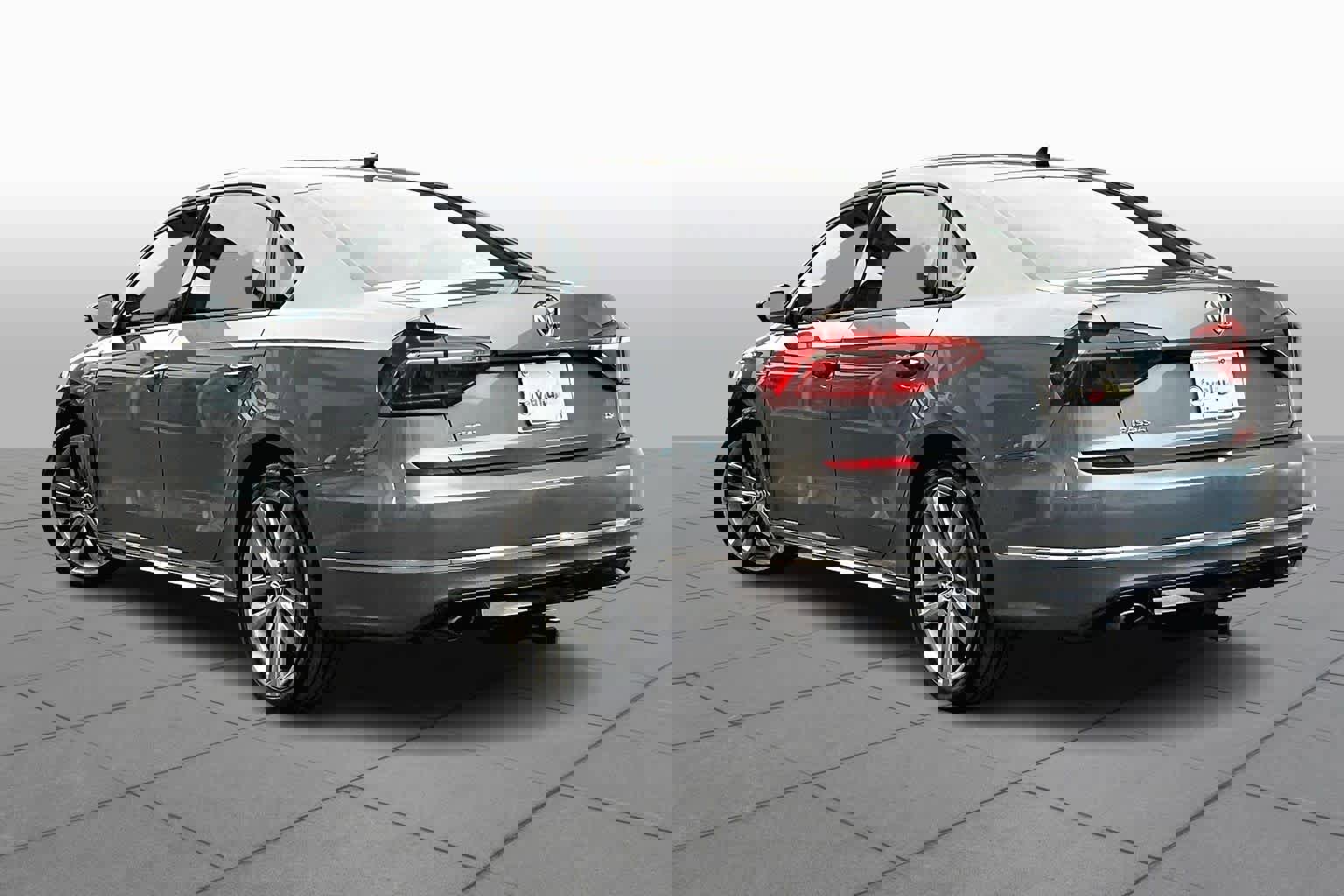 Used 2018 Volkswagen Passat 2.0T R-Line image 12