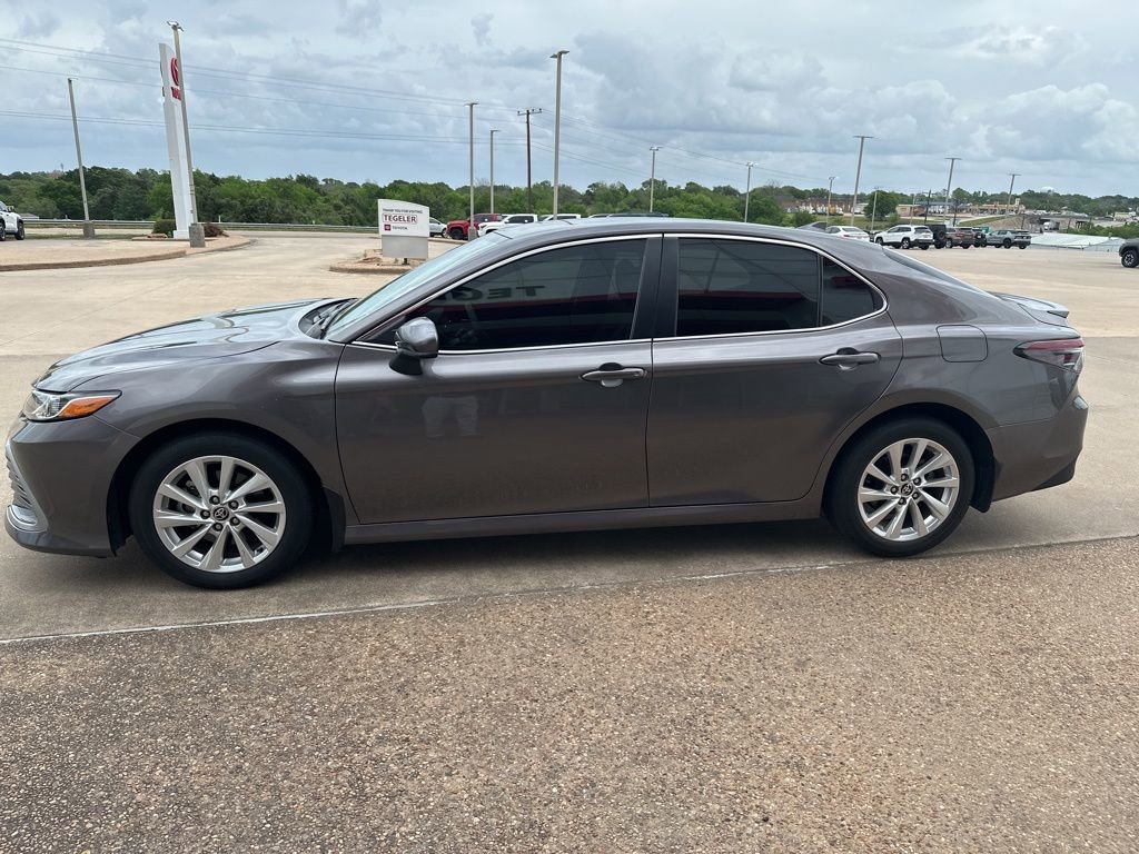 Used 2023 Toyota Camry LE image 4