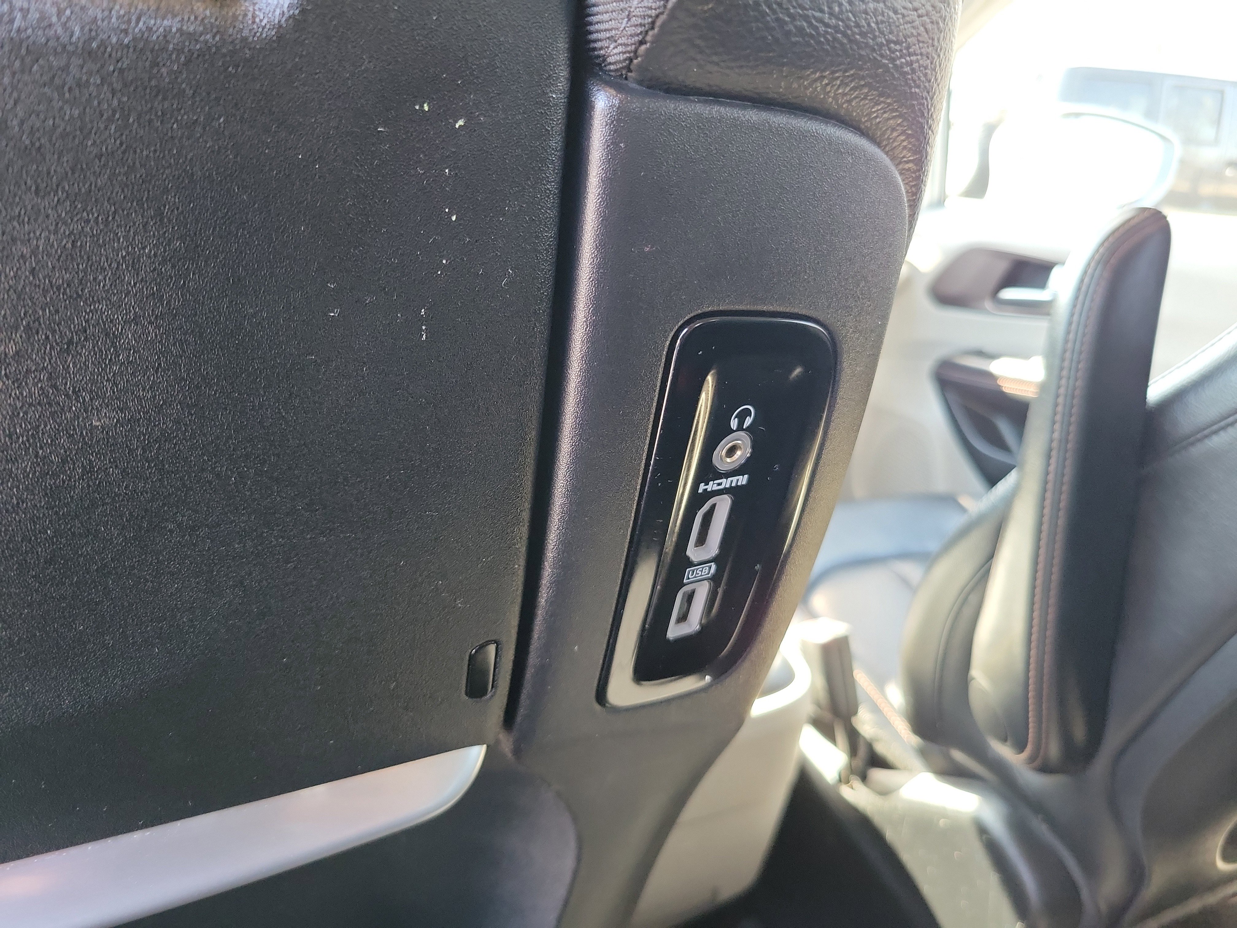 Used 2019 Chrysler Pacifica Touring-L Plus w/ Tire & Wheel Group image 27