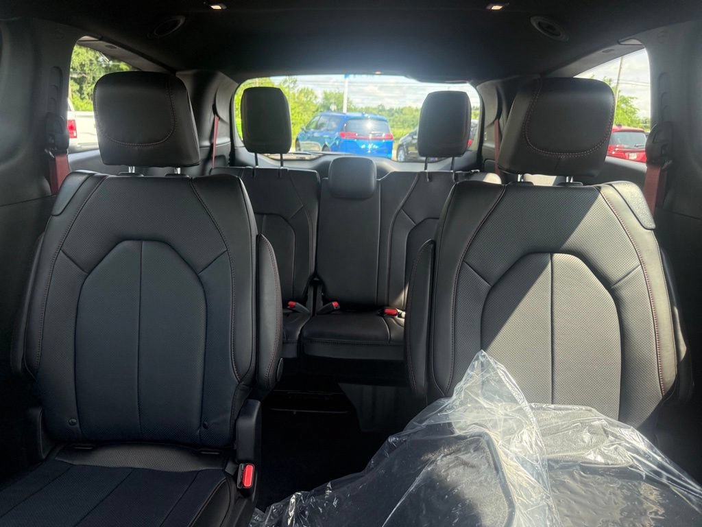 New 2027 Chrysler Pacifica Select FWD image 29