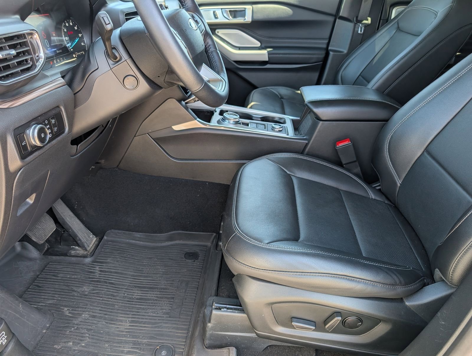 Used 2023 Ford Explorer Limited w/ Limited Technology Package AWD/4WD image 15