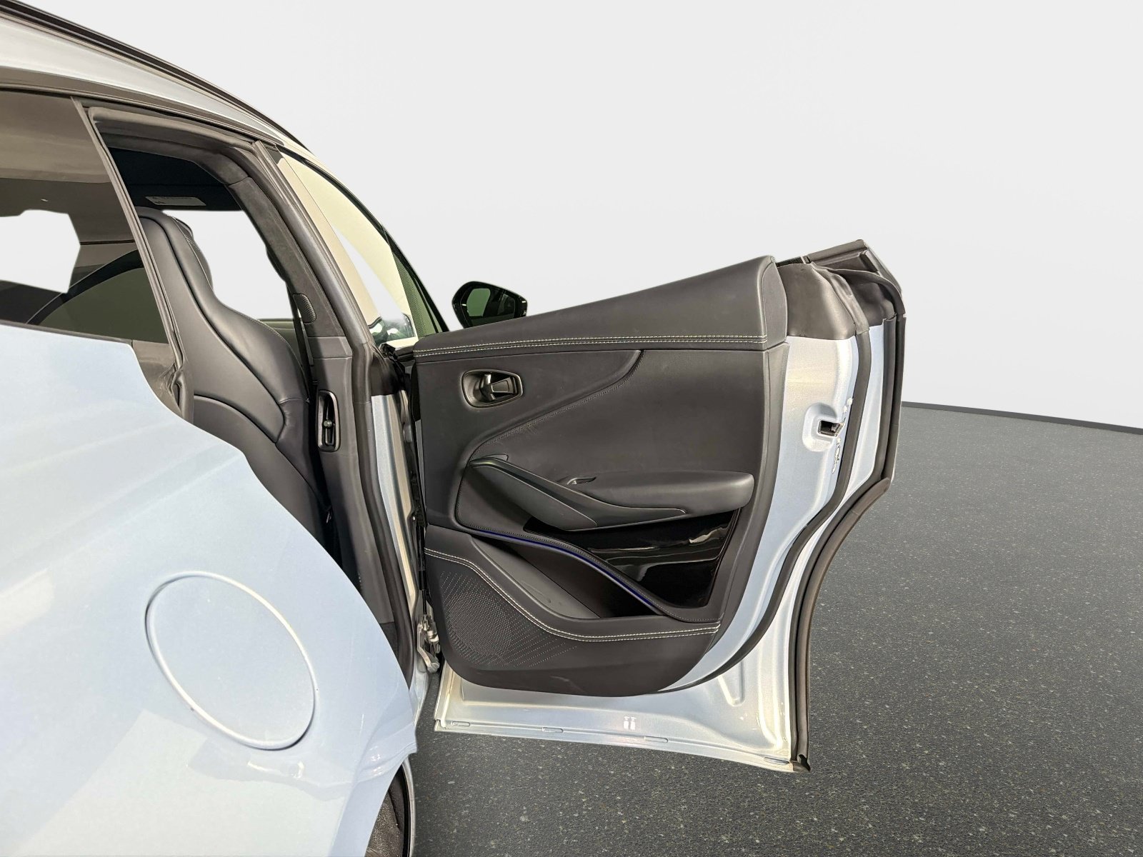 Used 2023 Aston Martin DBX AWD/4WD image 62