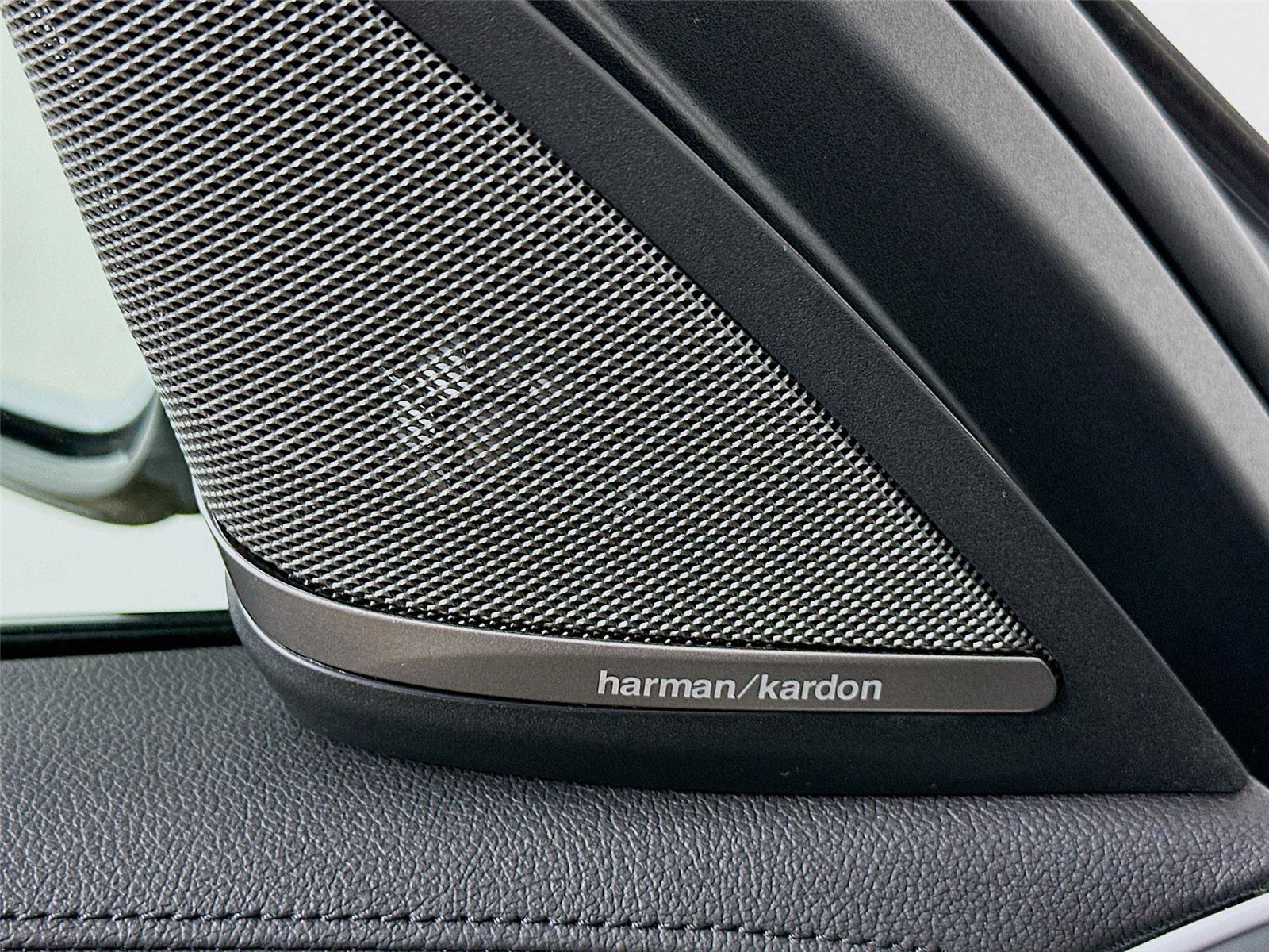 Used 2018 BMW M550i xDrive image 19