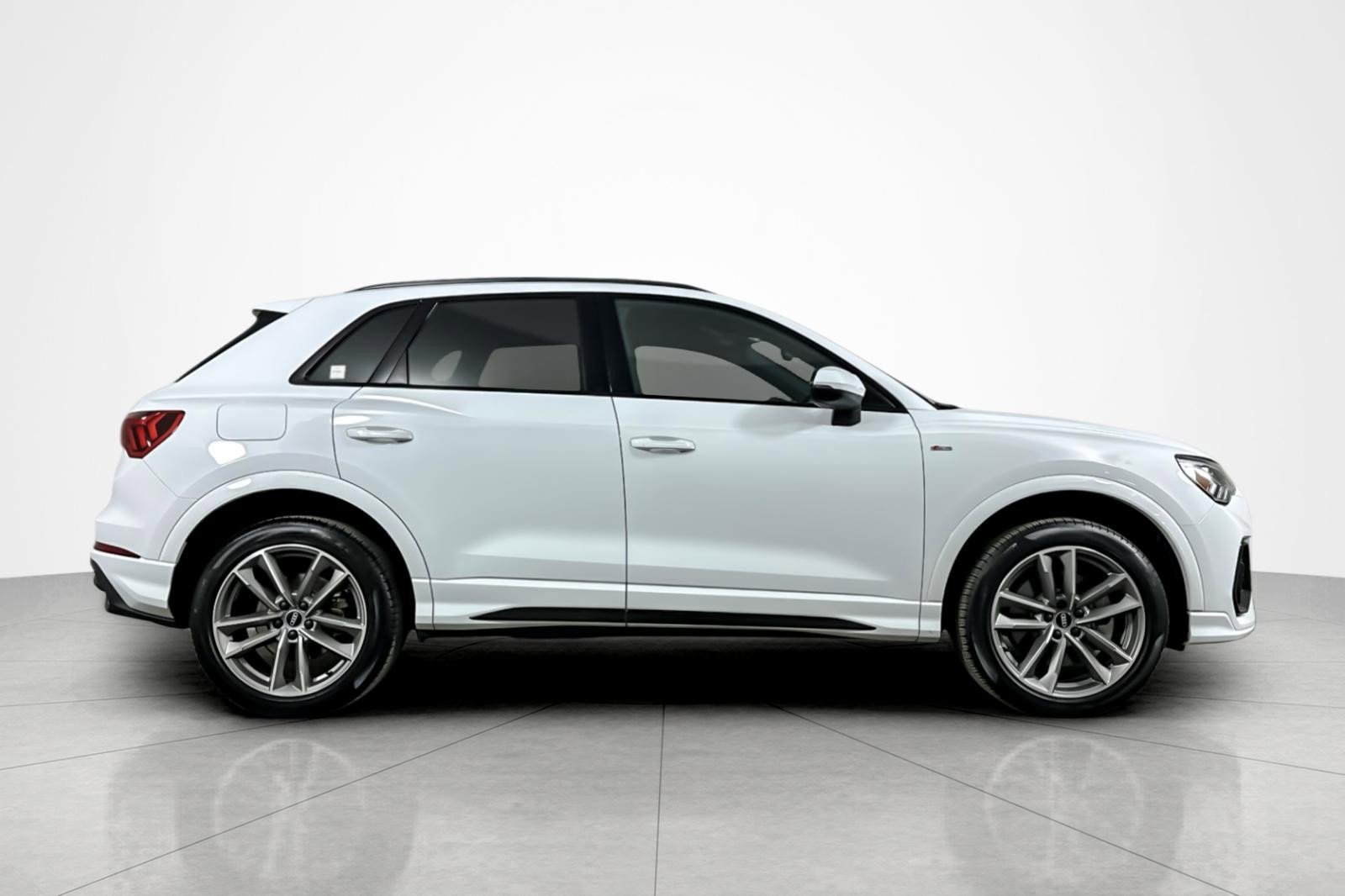 Used 2025 Audi Q3 2.0T Premium w/ Convenience Package image 6