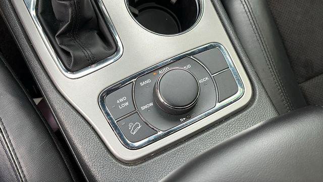 Certified 2022 Jeep Grand Cherokee Laredo X AWD/4WD image 20