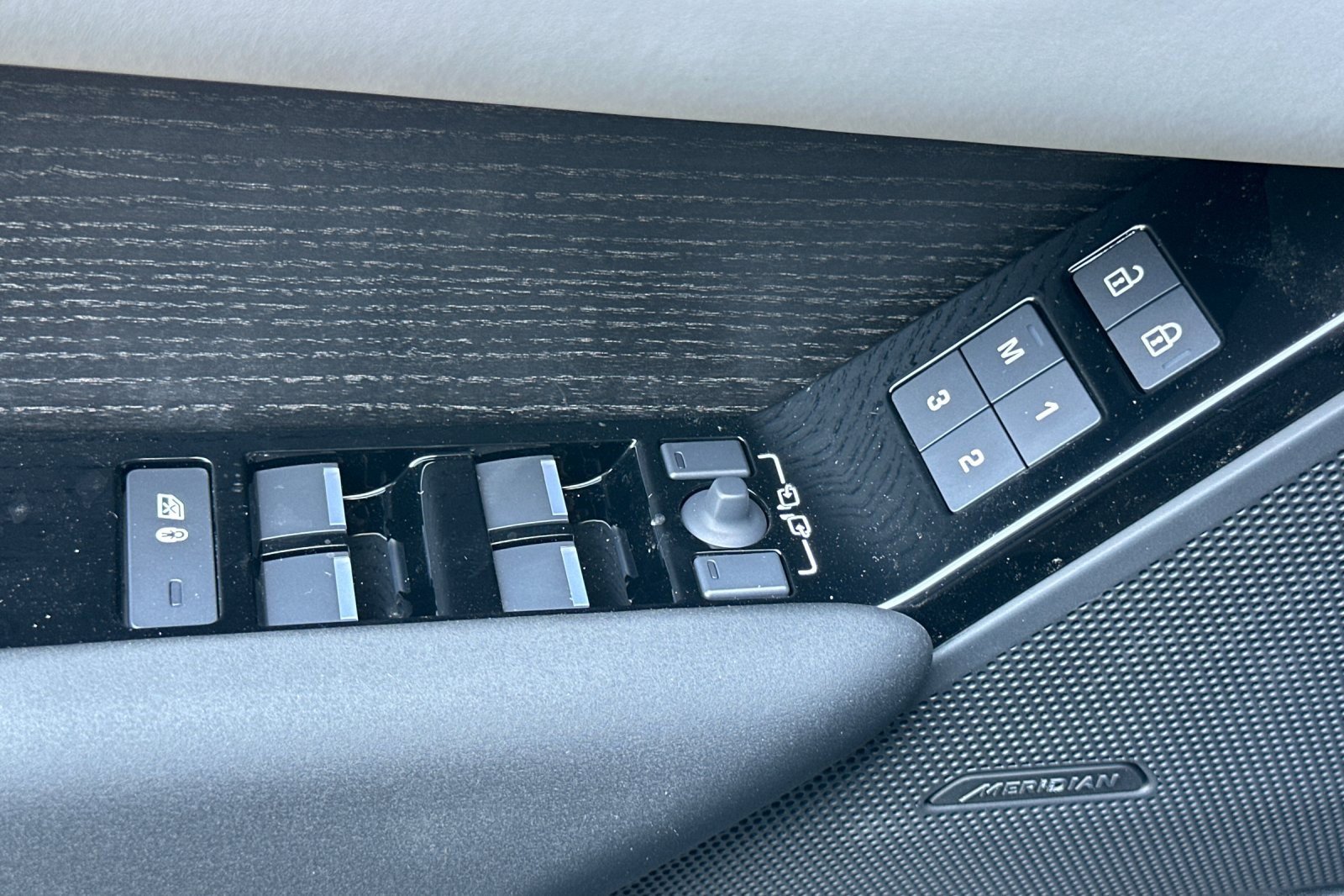 New 2026 Land Rover Range Rover Velar Dynamic SE image 11