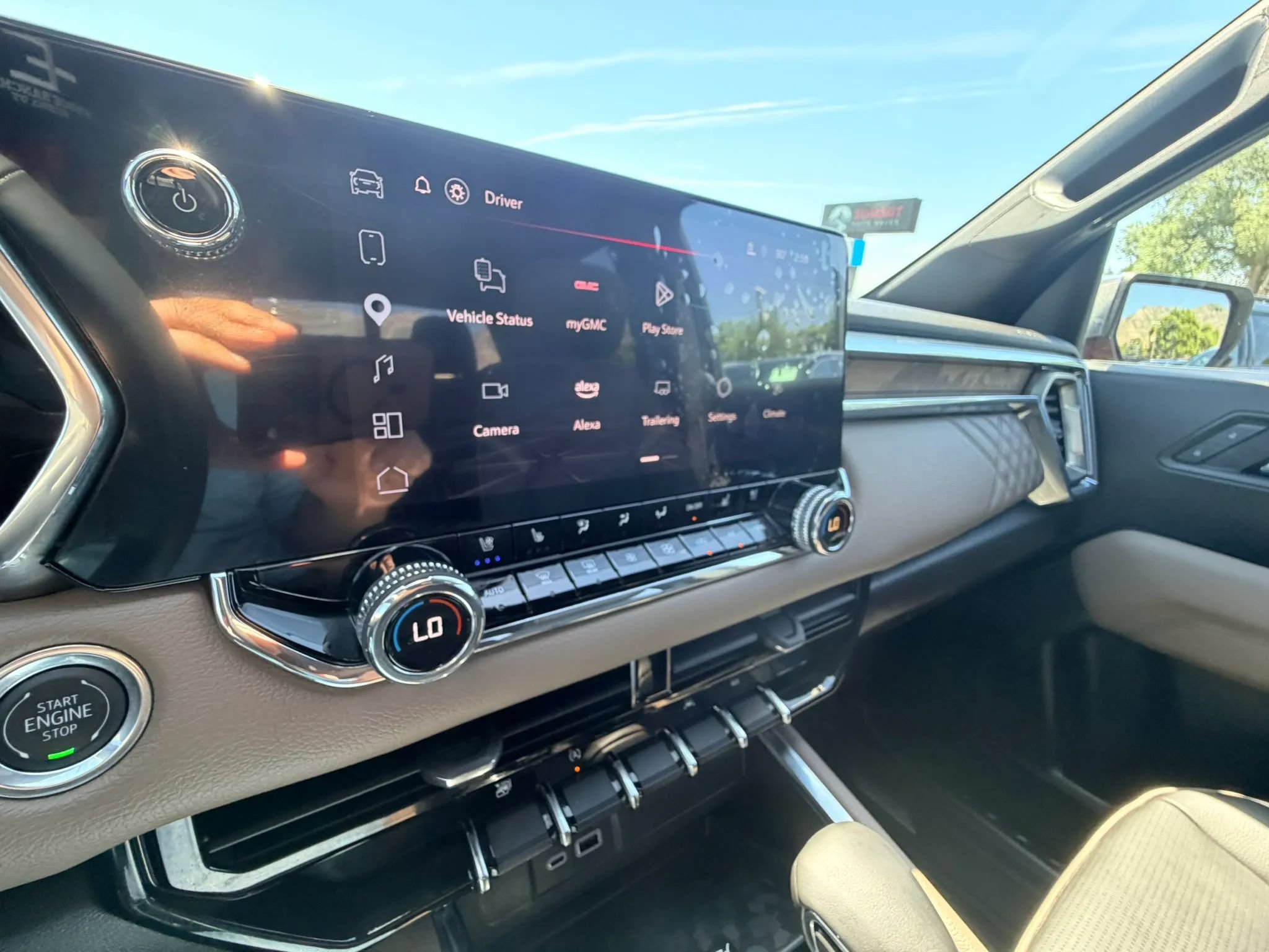 Used 2025 GMC Canyon Denali AWD/4WD image 18