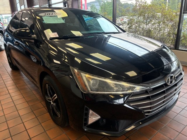 Used 2019 Hyundai Elantra SE w/ Cargo Package FWD image 1