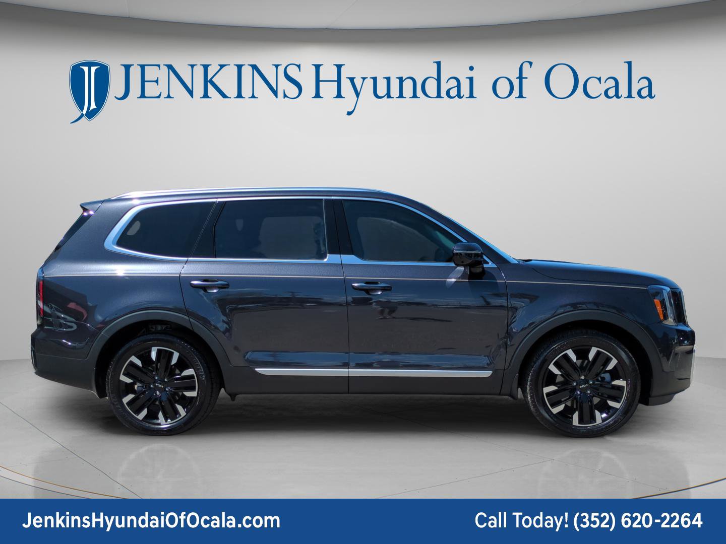 Used 2025 Kia Telluride SX w/ SX Captain's Chair Package AWD/4WD image 2