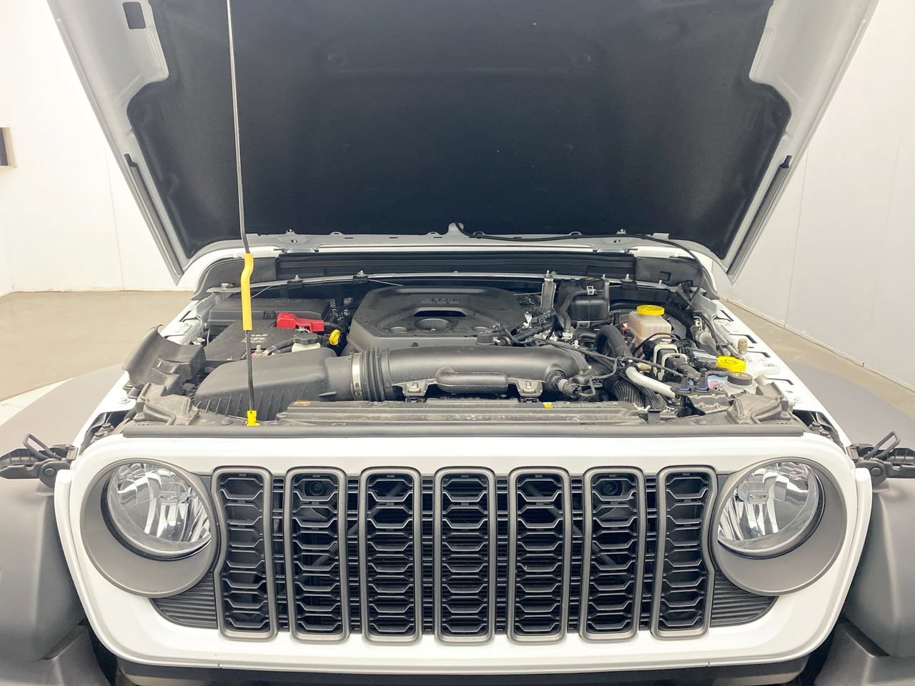 Used 2025 Jeep Wrangler Sport AWD/4WD image 11