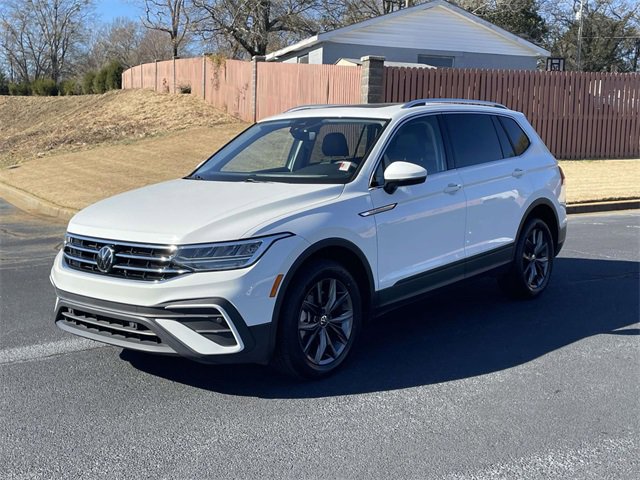 Used 2022 Volkswagen Tiguan SE image 3