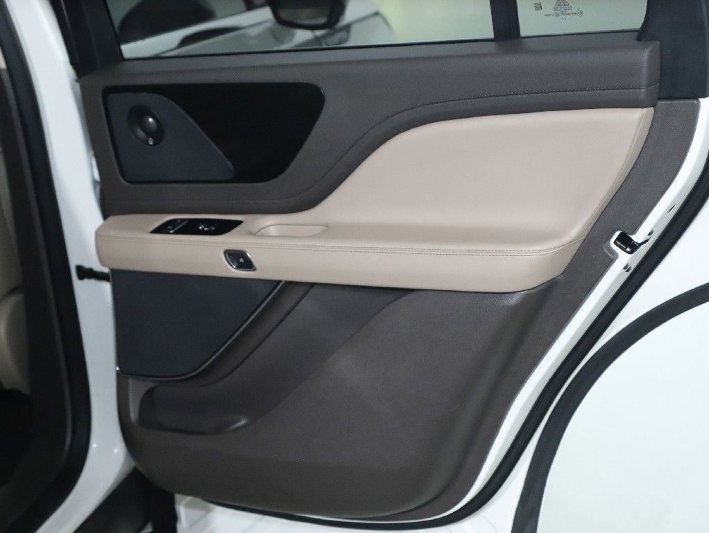 Used 2020 Lincoln Aviator Reserve w/ Equipment Group 201A image 31