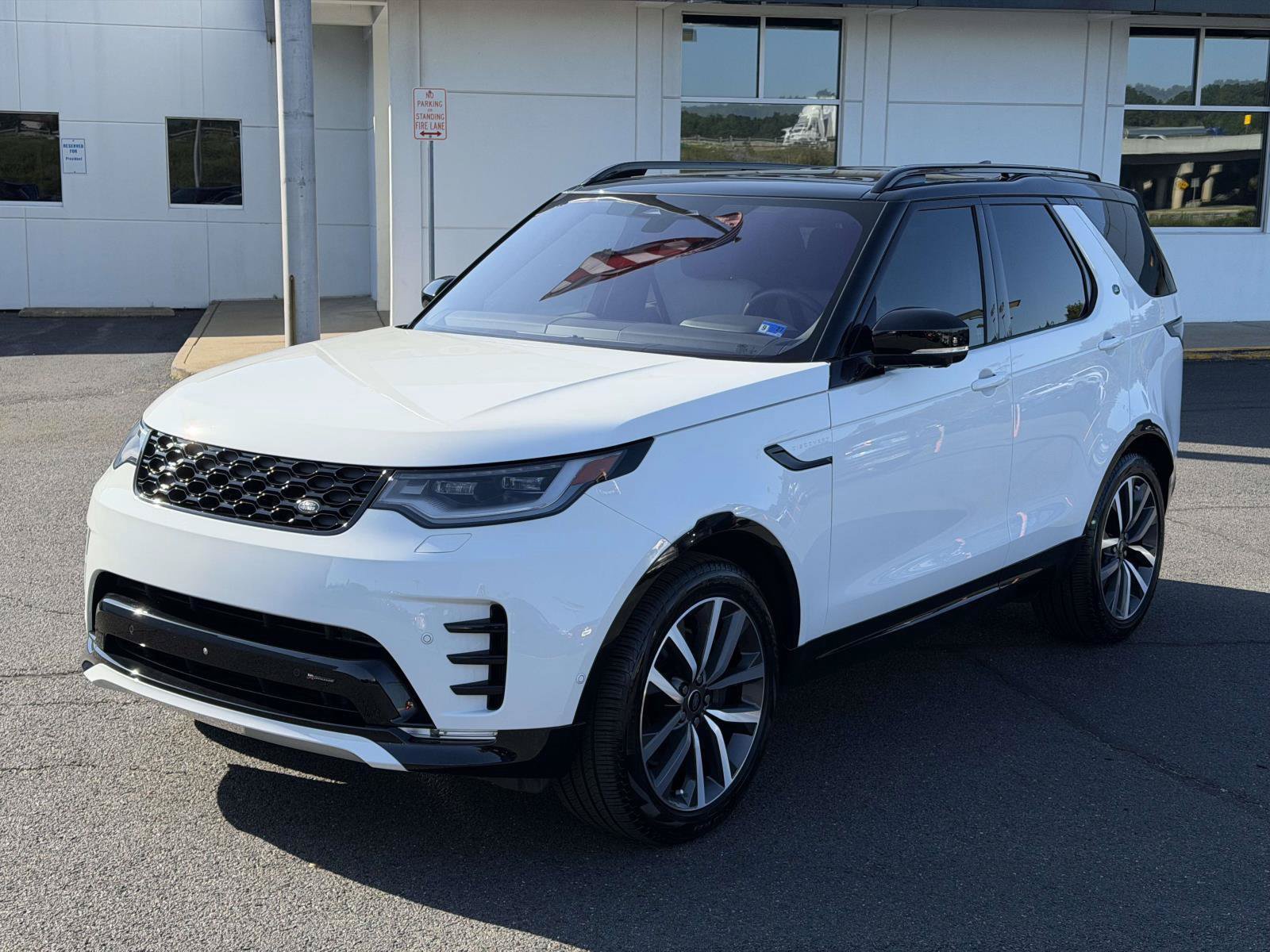 Used 2023 Land Rover Discovery S R-Dynamic AWD/4WD image 4