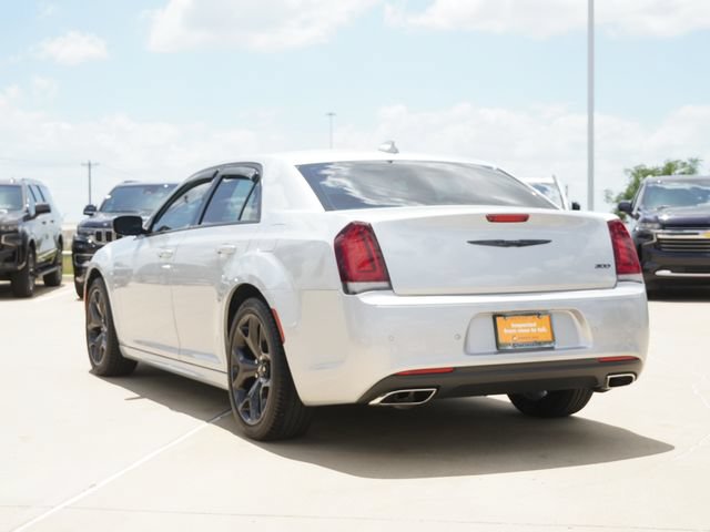 Certified 2022 Chrysler 300 Touring L RWD image 7