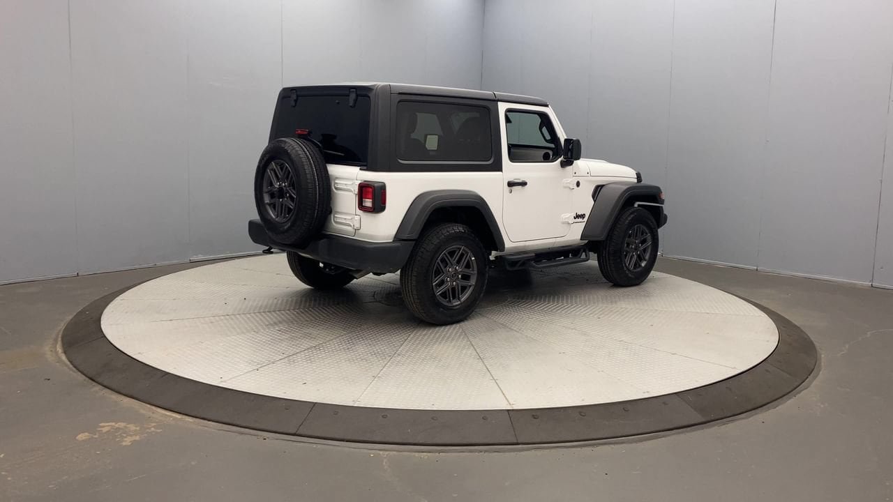 Used 2025 Jeep Wrangler Sport AWD/4WD image 5