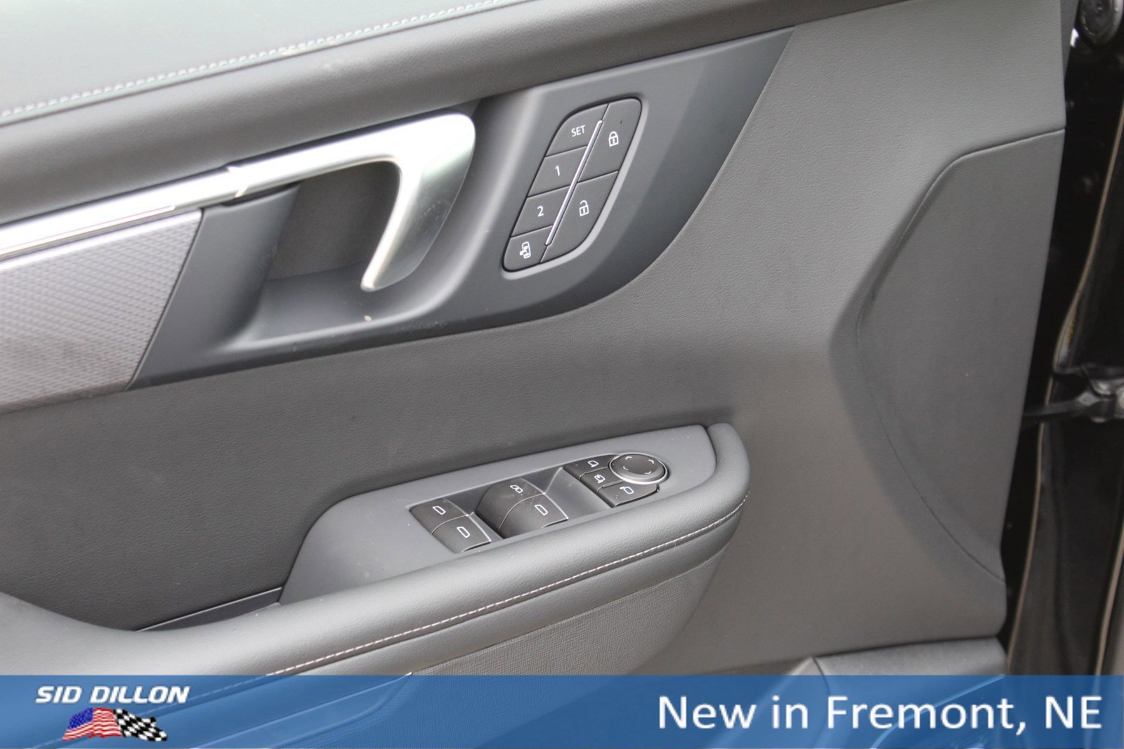 New 2026 Buick Enclave Sport Touring w/ Power Package image 8