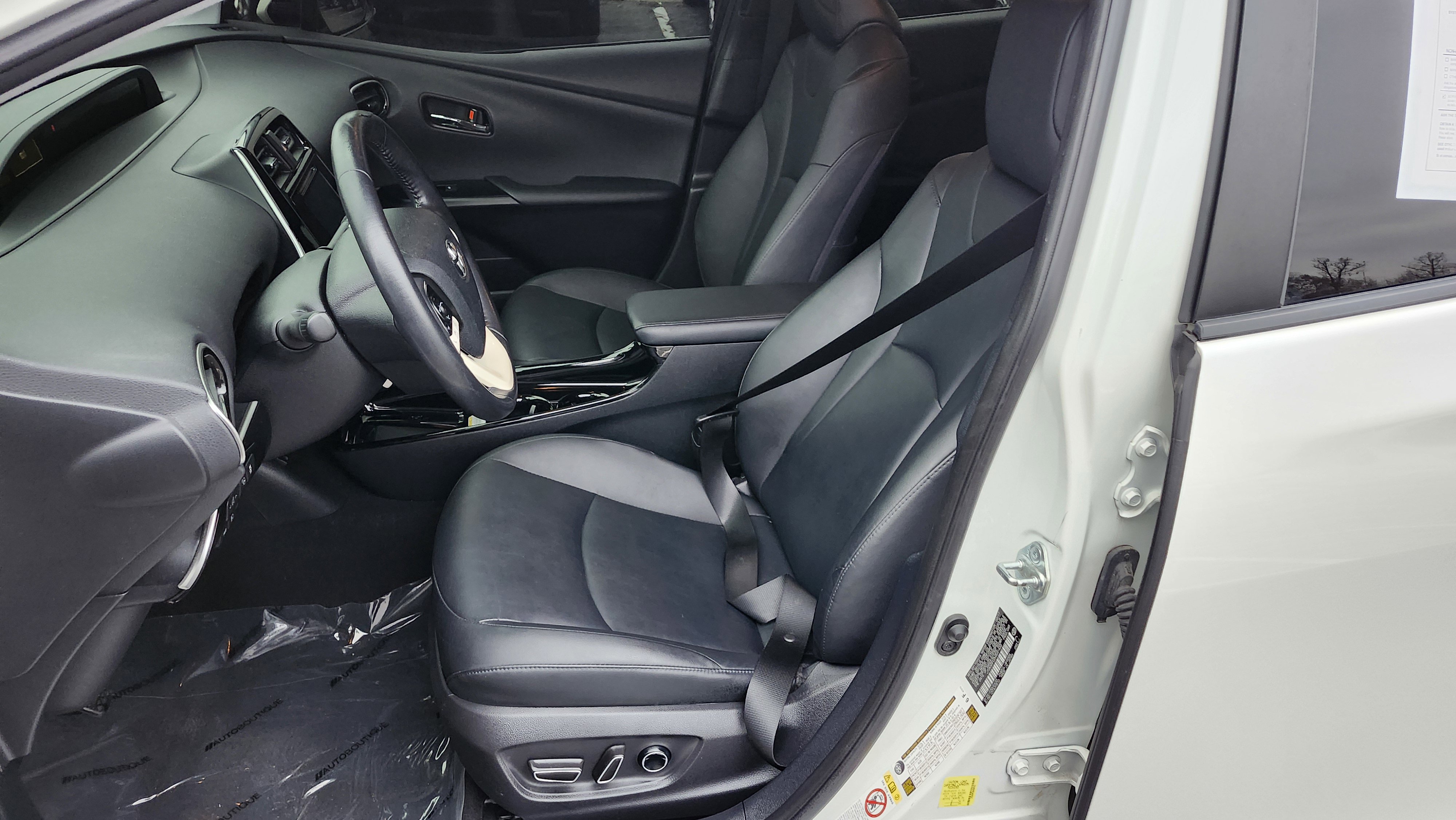 Used 2017 Toyota Prius Four image 26