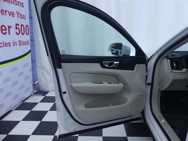 Used 2022 Volvo XC60 B6 Inscription w/ Climate Package image 24