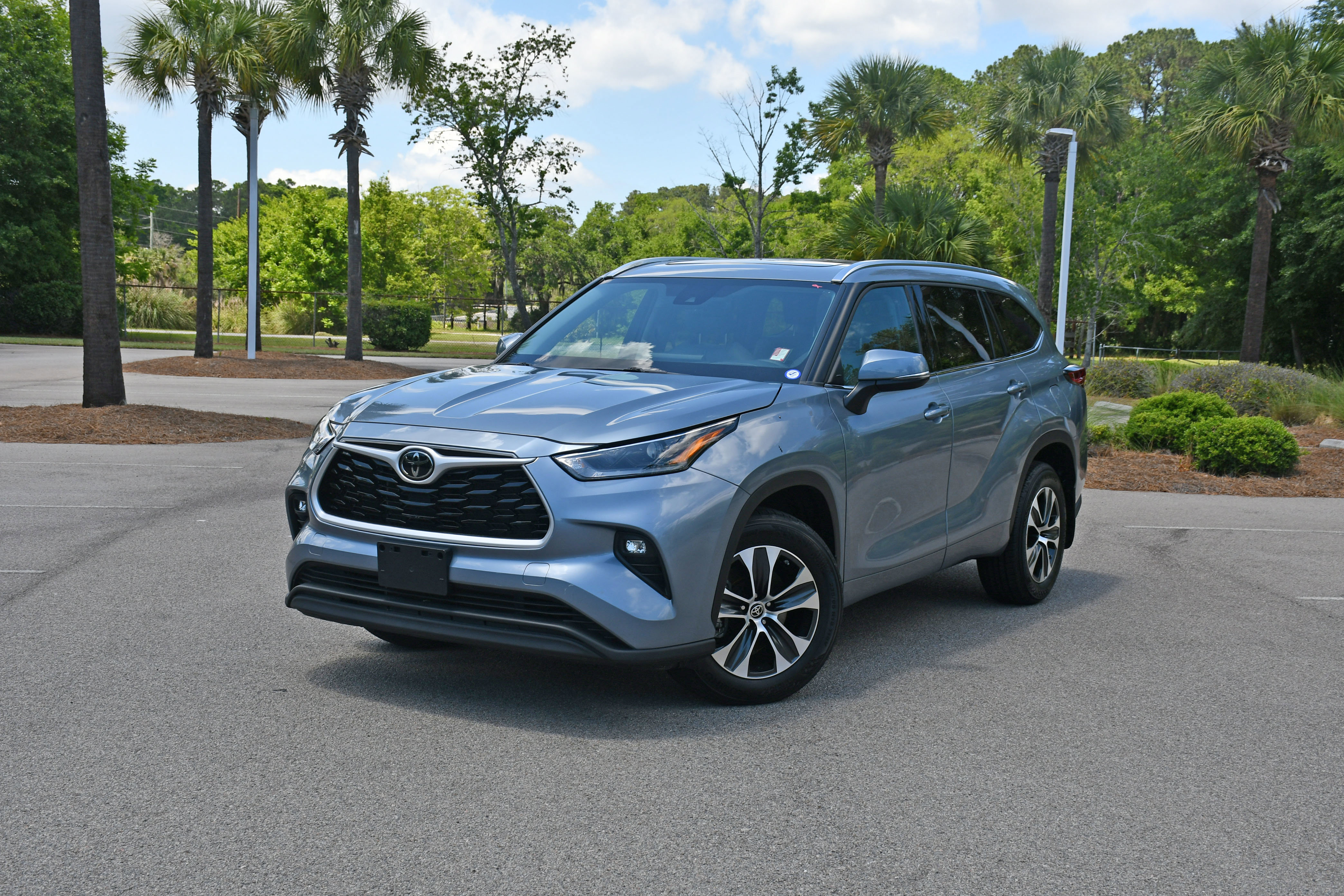 Used 2021 Toyota Highlander XLE AWD/4WD image 6