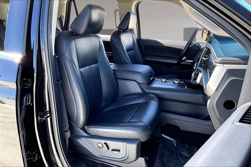 Used 2023 Ford Expedition XLT image 28